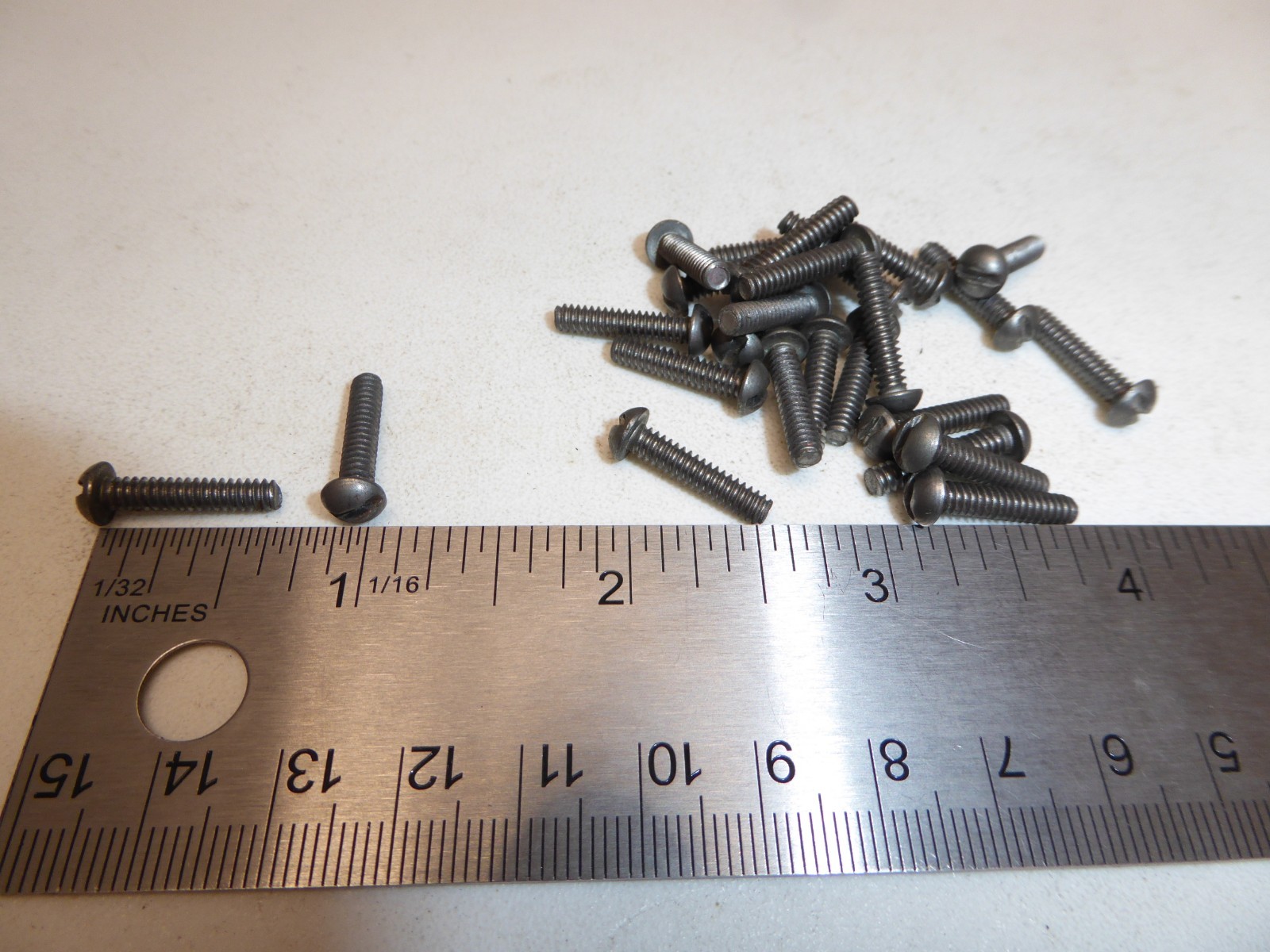 6-32 x 5/8″ Round Head Slotted Machine Screw Steel VINTAGE USA Made NEW Qty 25