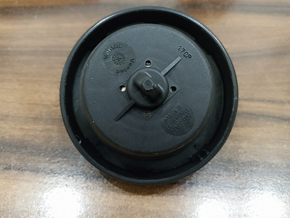 Genuine JCB Diesel Filler Cap with 2 Keys | Part No. 332/F4780 331/11403