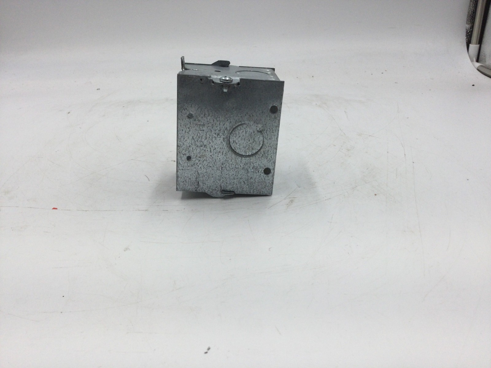Eaton/Crouse-Hinds TP220/665066 2-1/2″ Deep Switch Box