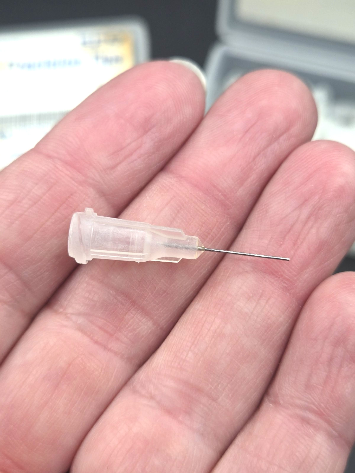 LOT OF 100* EFD 5127-B Precision Tips 27 Gauge 0.5″ Clear Nordson Boeing Surplus