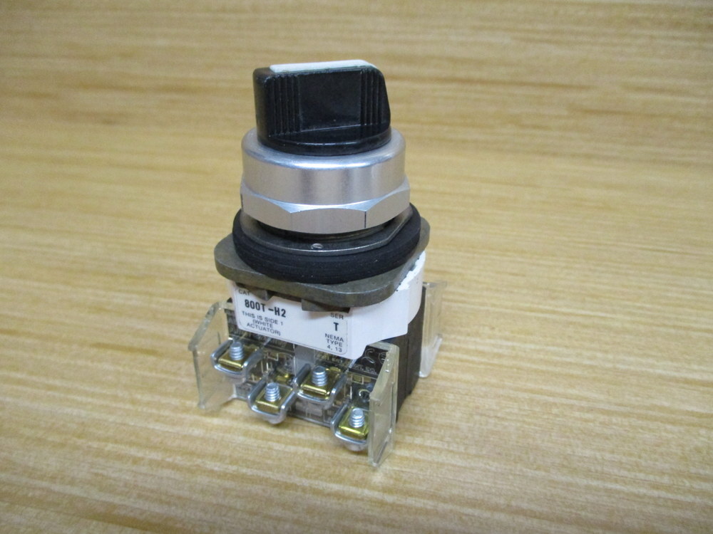 Allen Bradley 800T-H2B Switch 800TH2B W/ (2) 800T-XA