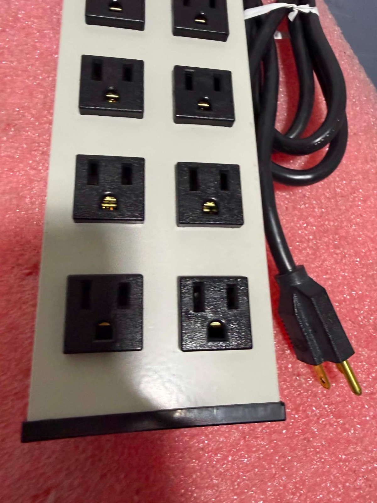 Legrand UL210BC 10 Plug-In Outlet Center Lighted Power Strip 120VAC NEMA 5-15 6f