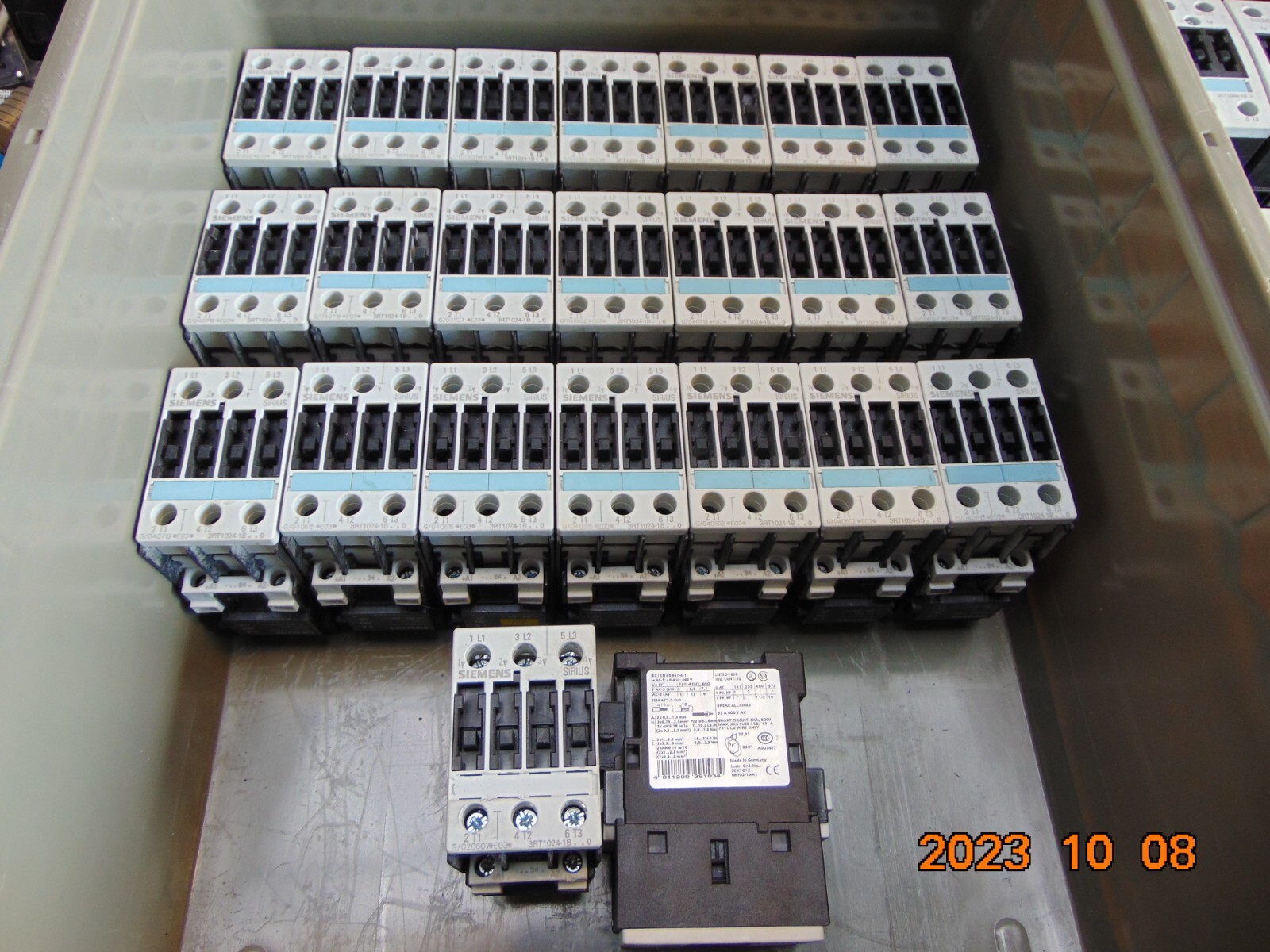 (1) Siemens 3RT1024-1B..0 Motor Starter Contactor 24 VDC Coil 3RT1024-1BB40