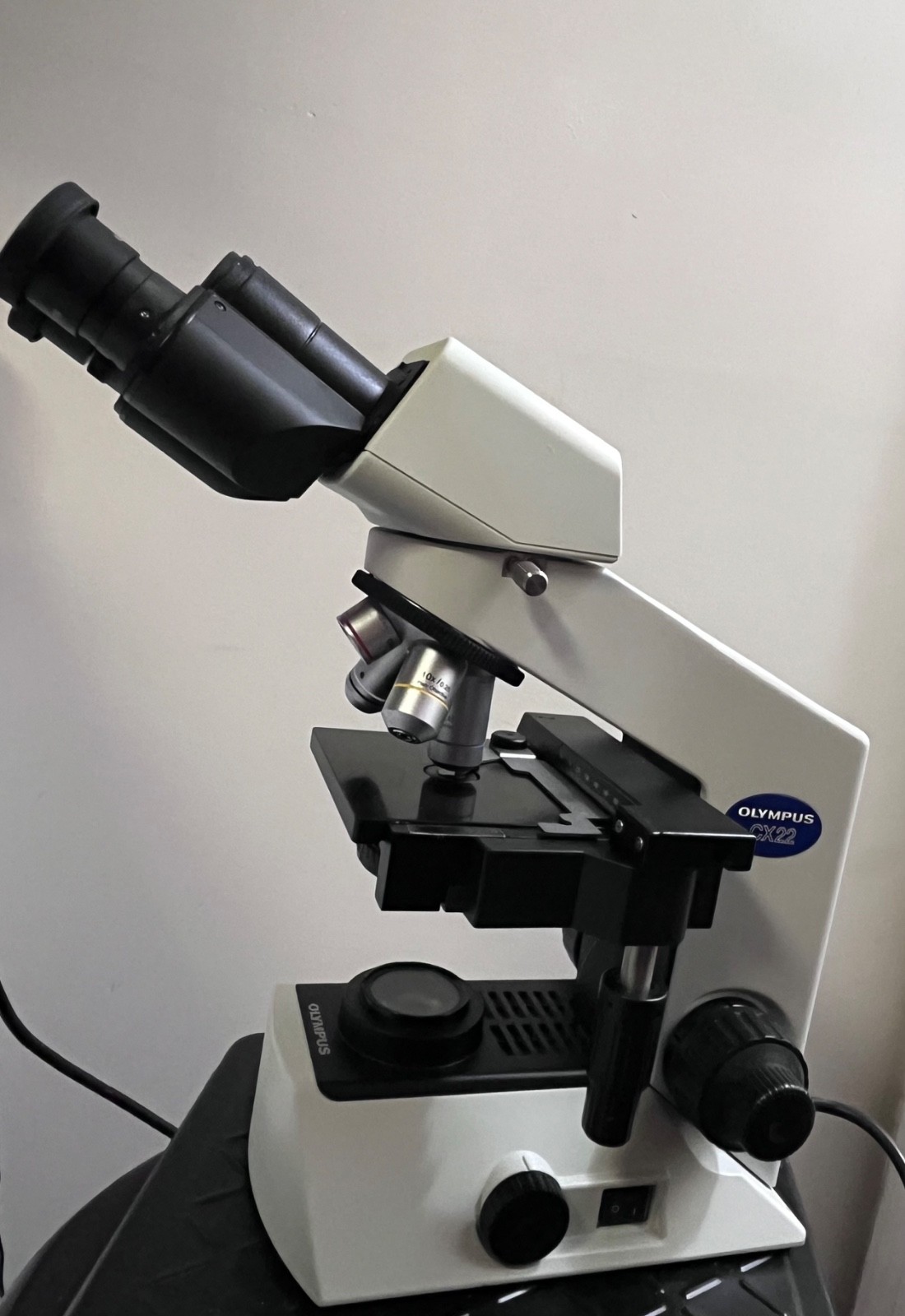 Olympus CX22RFS1 Laboratory Microscope With 4x, 10x, 40x, 100x Objectives