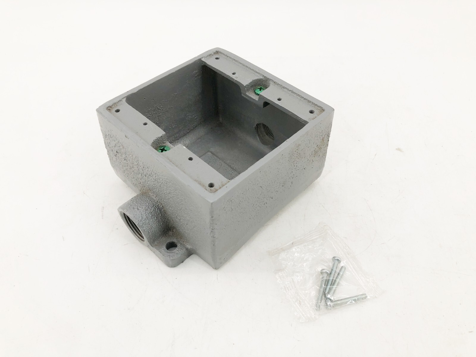 New Killark 2FDC-2M Device Box 3/4″ Hub 50.0 Cu. In Capacity