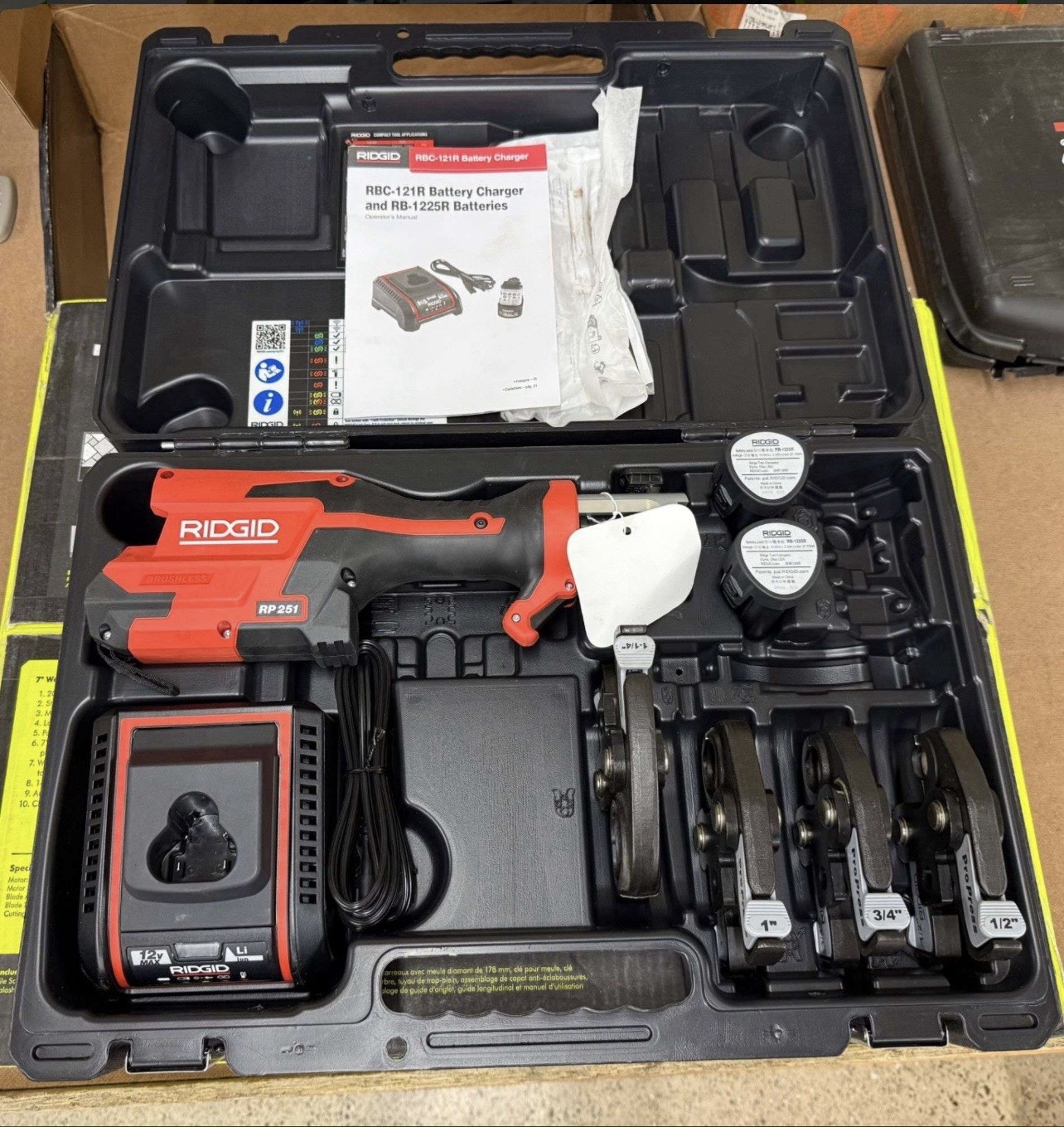 RIDGID RP251 PRESSTOOL KIT W/ 1/2 3/4 1”1-1/4 IN JAWS