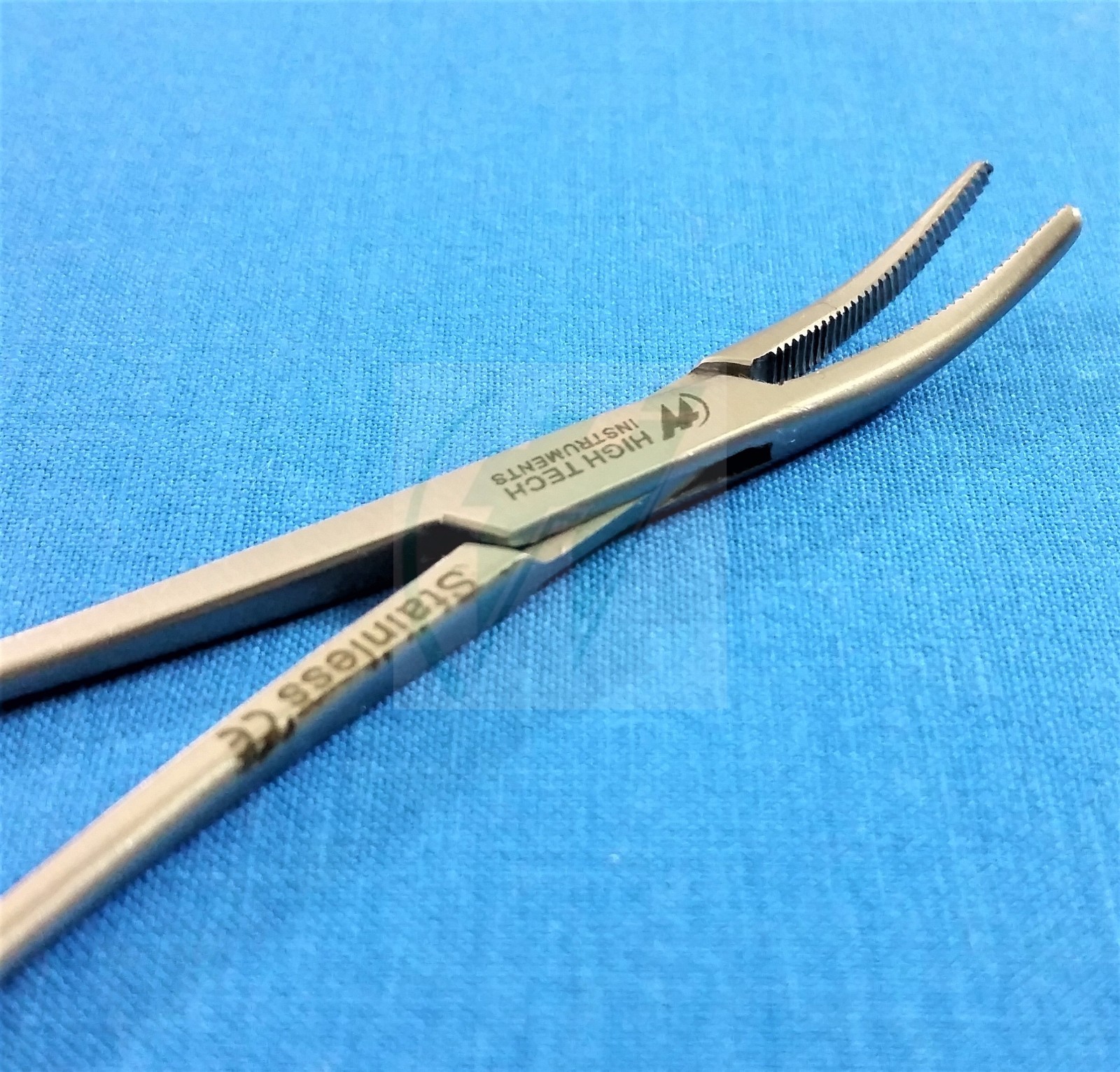 GOLD HANDLE FULL SERRATED HEMOSTAT LOCKING FORCEPS 5″ CURVED STAINLESS STEEL