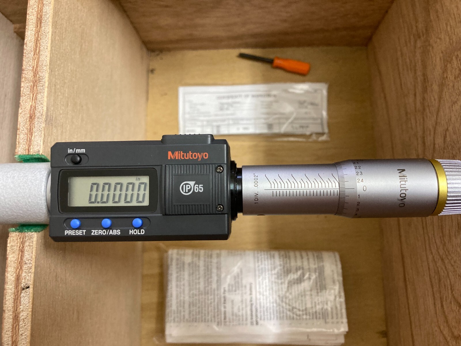 Mitutoyo 468-281 Digital 3-Point Bore Micrometer 11-12″(279.4-304.8MM)