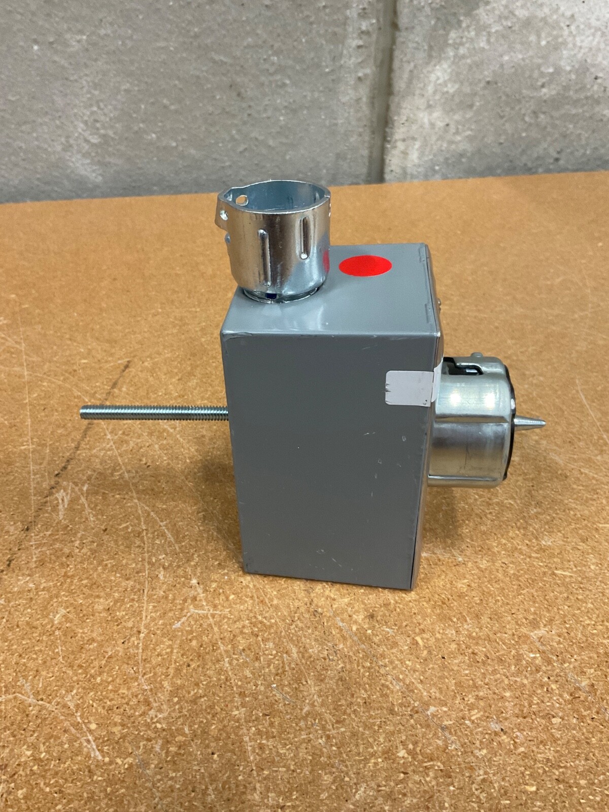 Hubbell Twist-Lock Receptacle 50A 250V 3Ø CS8369 w/ Single Gang Enclosure & Bolt