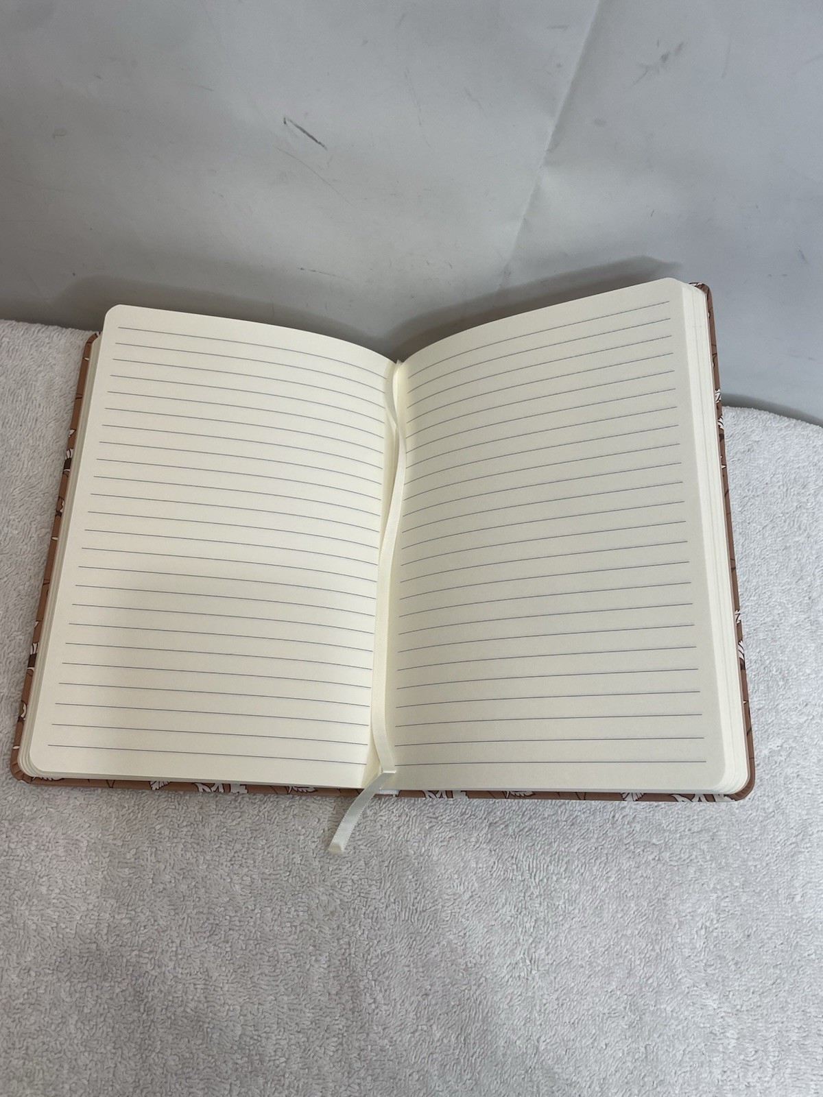Two Sea Brown & White Floral 100 Lined Pages 0.50 × 6.00 x 8.66 Notebook Journal