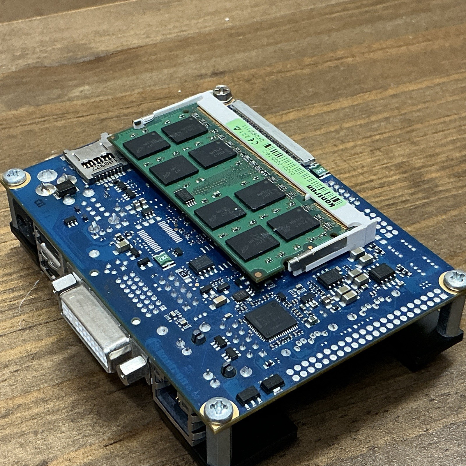 Kontron pico-ITX Single Board Computer, 2GB RAM, Atom, DVI USB Ethernet eMMC