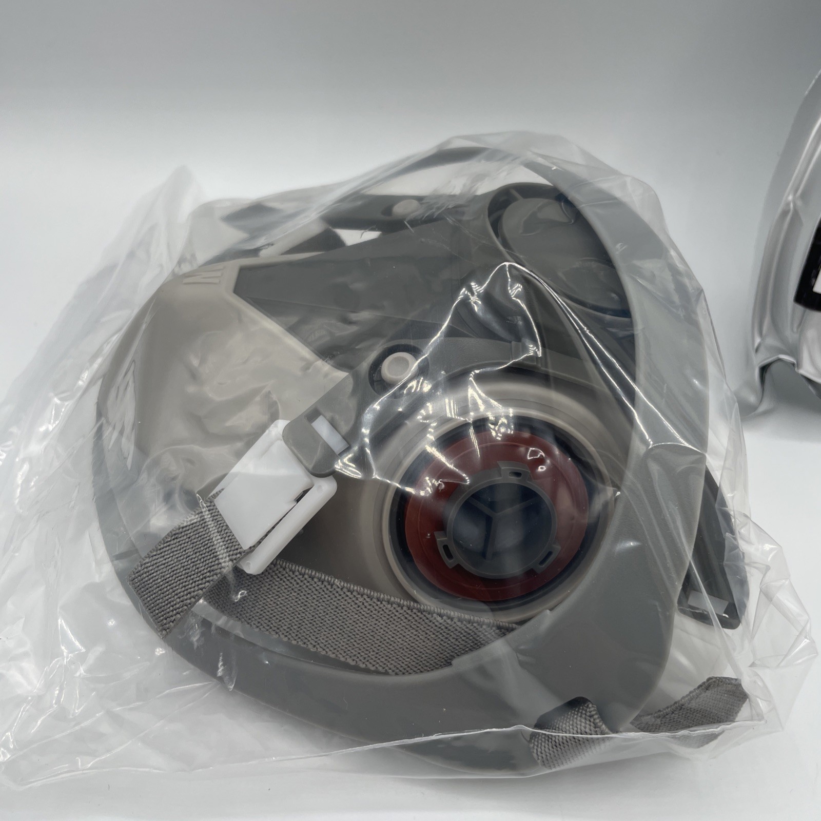 HALF FACE RESPIRATOR MASK + MULTI GAS/VAPOR CARTRIDGE FILTER – SIZE MEDIUM!!