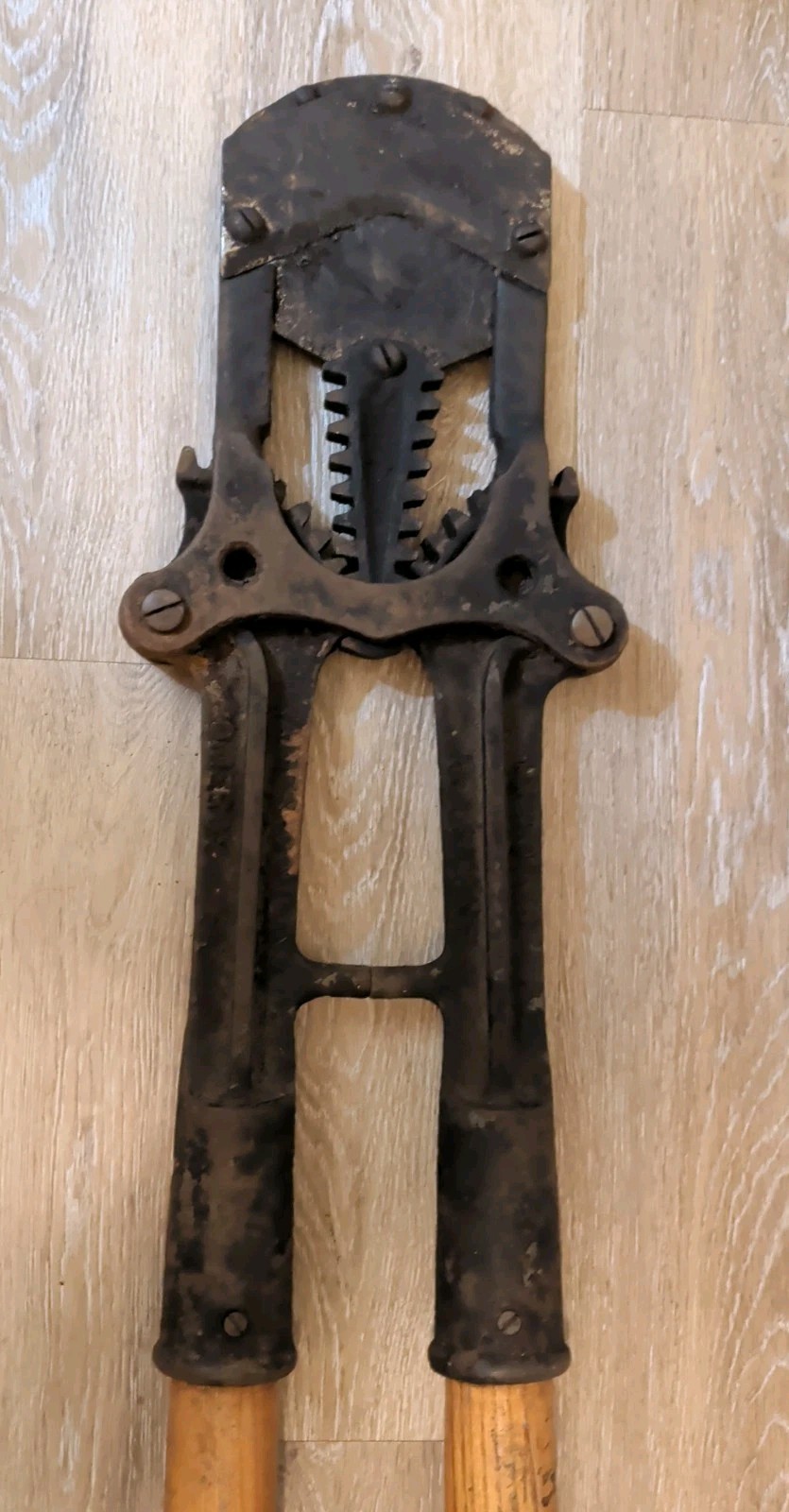 James Scully Keystone Dehorner for Cattle Horns Up To 3+ Inches Cast Iron Vtg