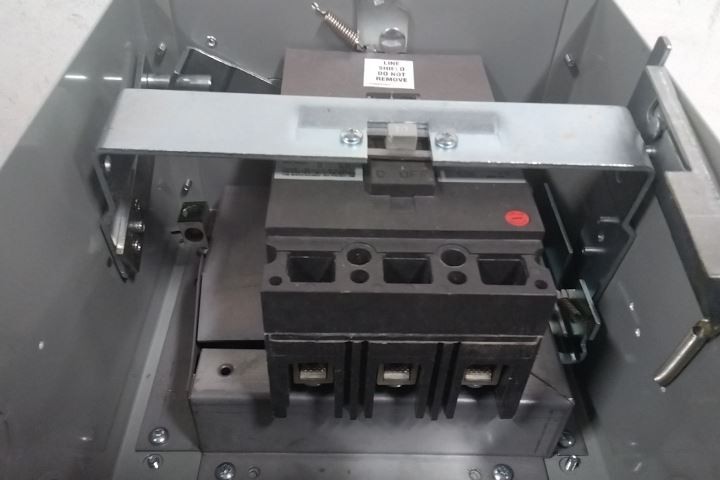 GE SB37EBG 240VAC 70 Amps 3 Poles 3 Phase Bus Plug