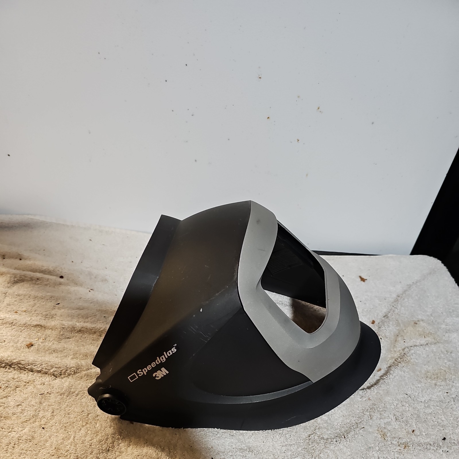 3M Speedglass shell only / no glass , head gear /or weld lenses included.