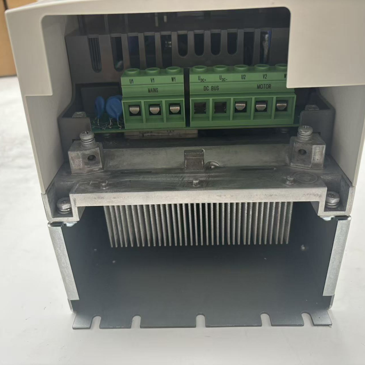 ABB ACH550-UH-031A-4 HVAC Drive Inverter 20HP 15KW 3-Phase 31A 3AUA0000004054