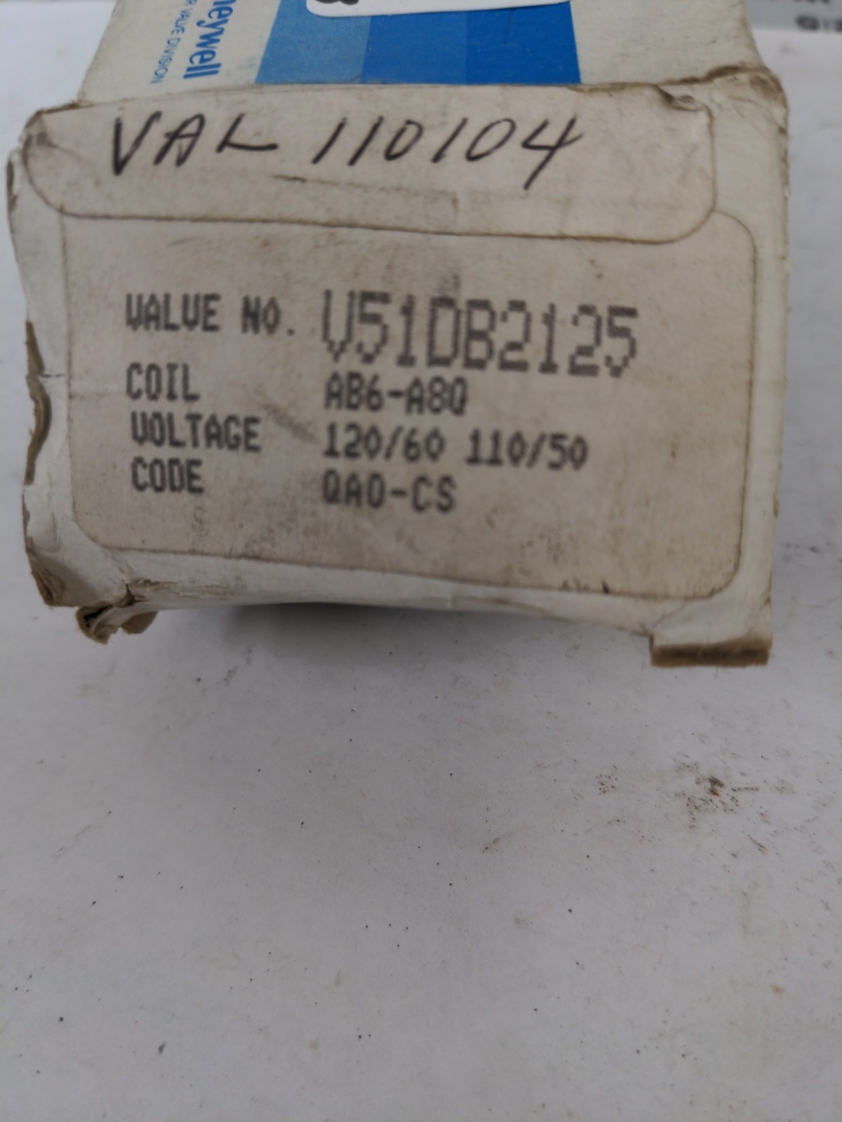 HONEYWELL SKINNER VALVE V51DB2125 NIB