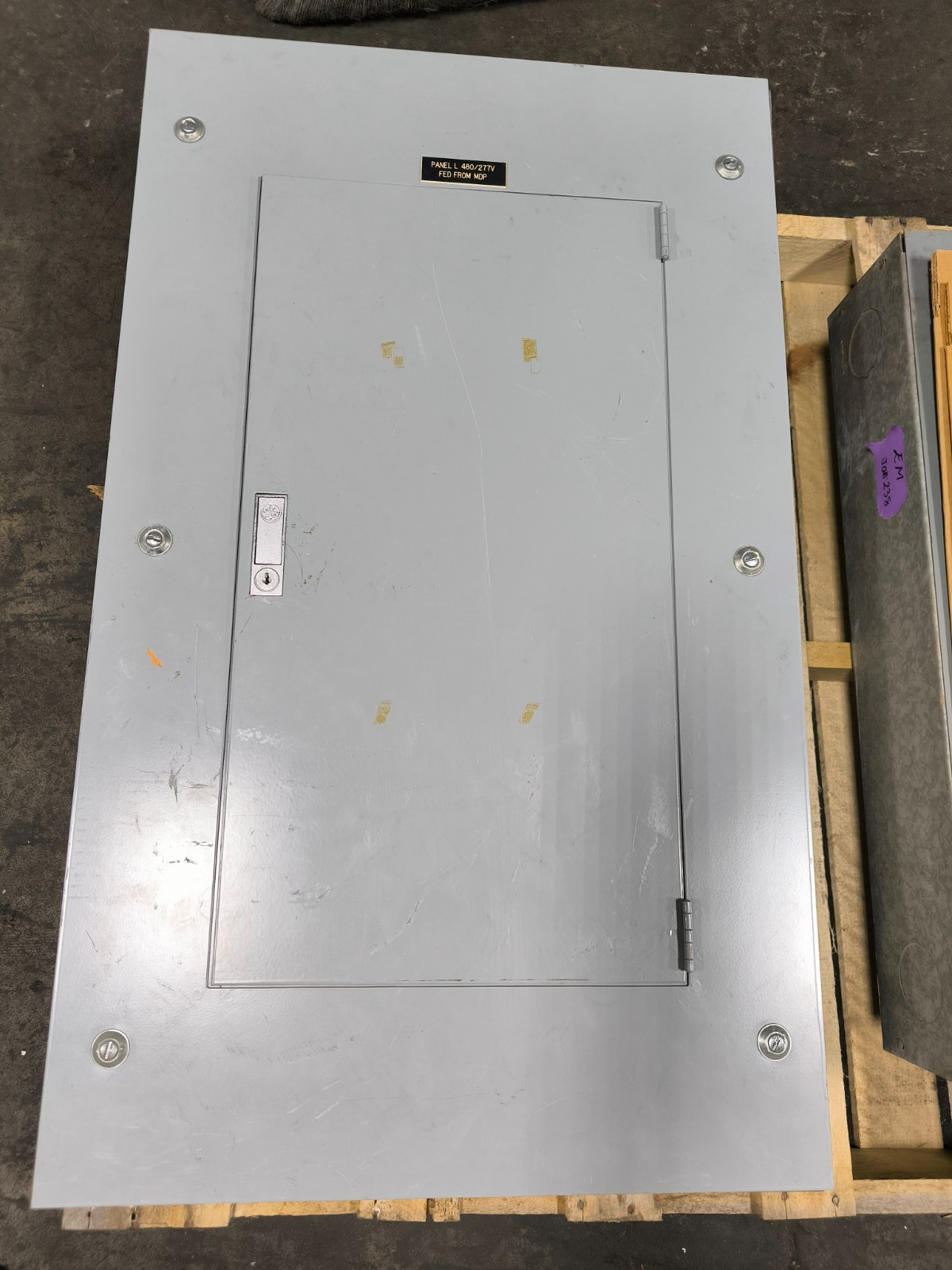 GE General Electric NHB Lug Panelboard 100 Amp 120/208V 3 PH 4W 32 Space Key