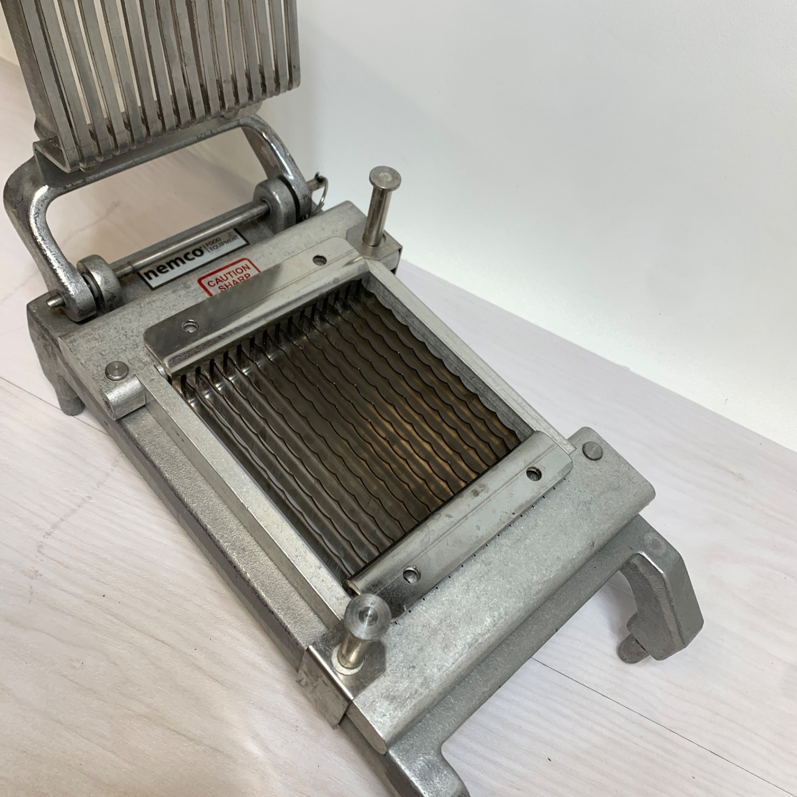 Nemco 55975-2SC Easy Chicken Slicer 1/4 Cut (Scalloped) w 55939-2 Push Plate