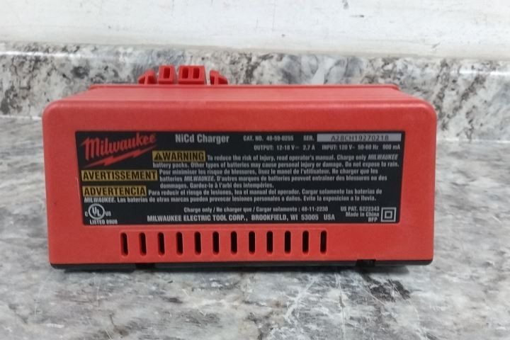 Milwaukee 48-59-0255 120VAC Input 12.0V to 18.0V Output Battery Charger (C)
