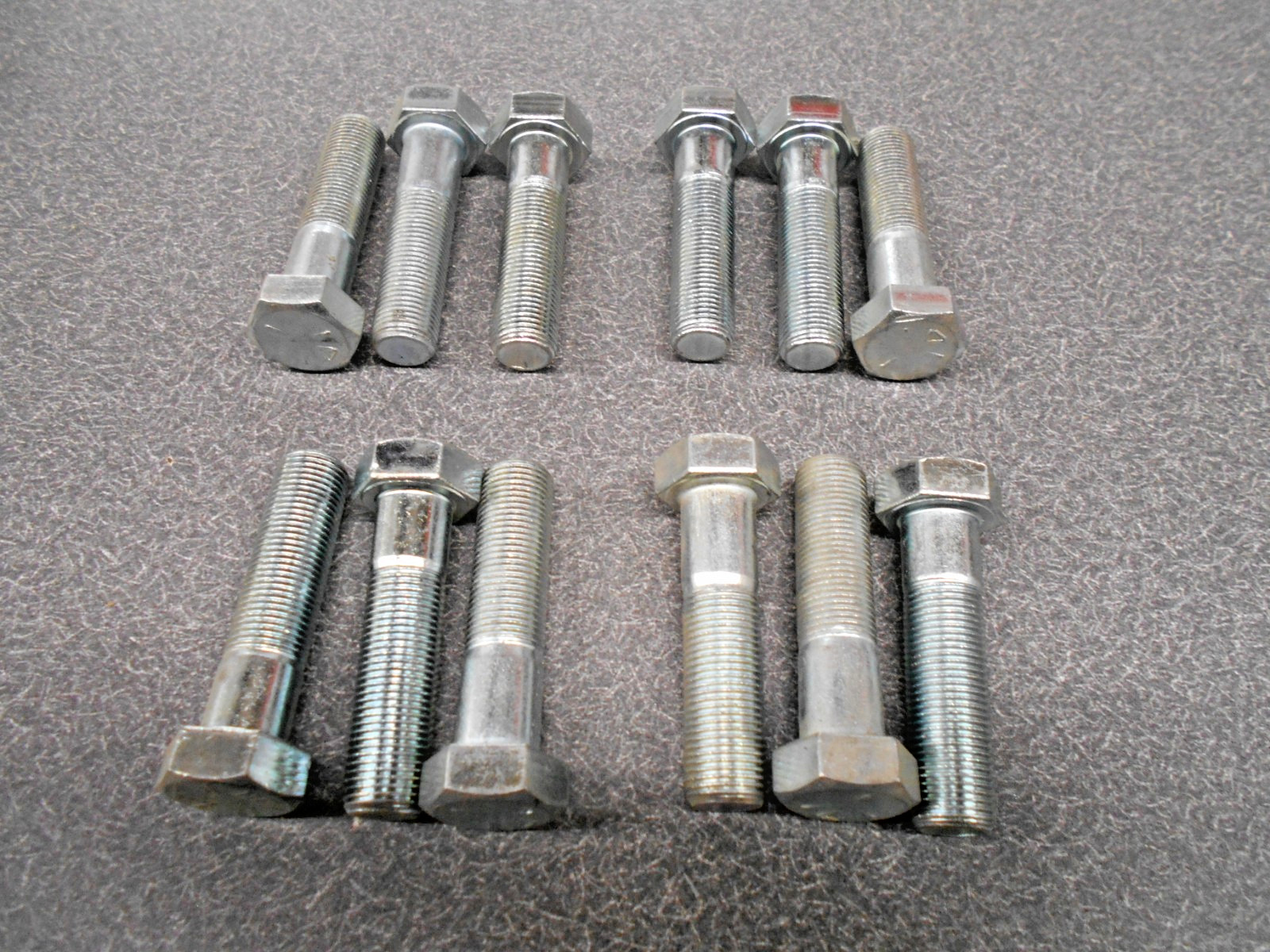 5/8″ x 2-1/2″ Bolt. (Quantity 12) Grade 5 Capscrew Hex Head Bolt. Fine #18. NOS