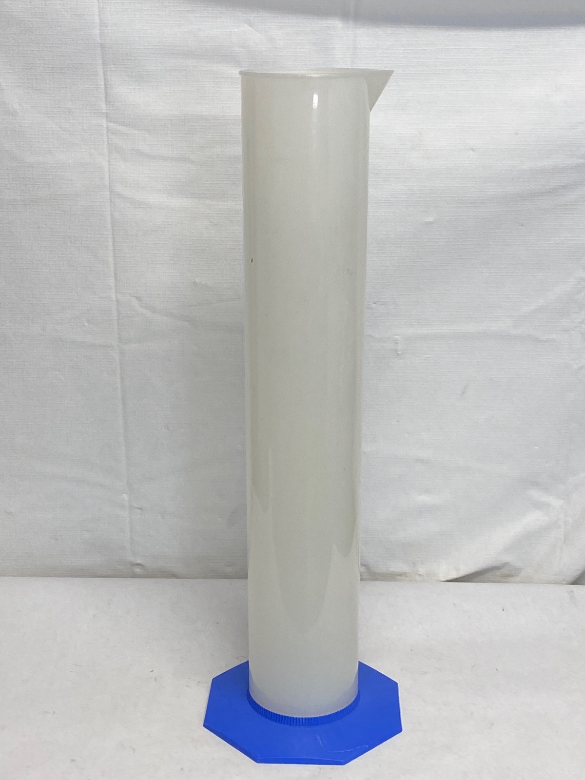NALGENE 4000mL 4L Polypropylene TC/TD Graduated Cylinder w/Pour Spout 3662-4000