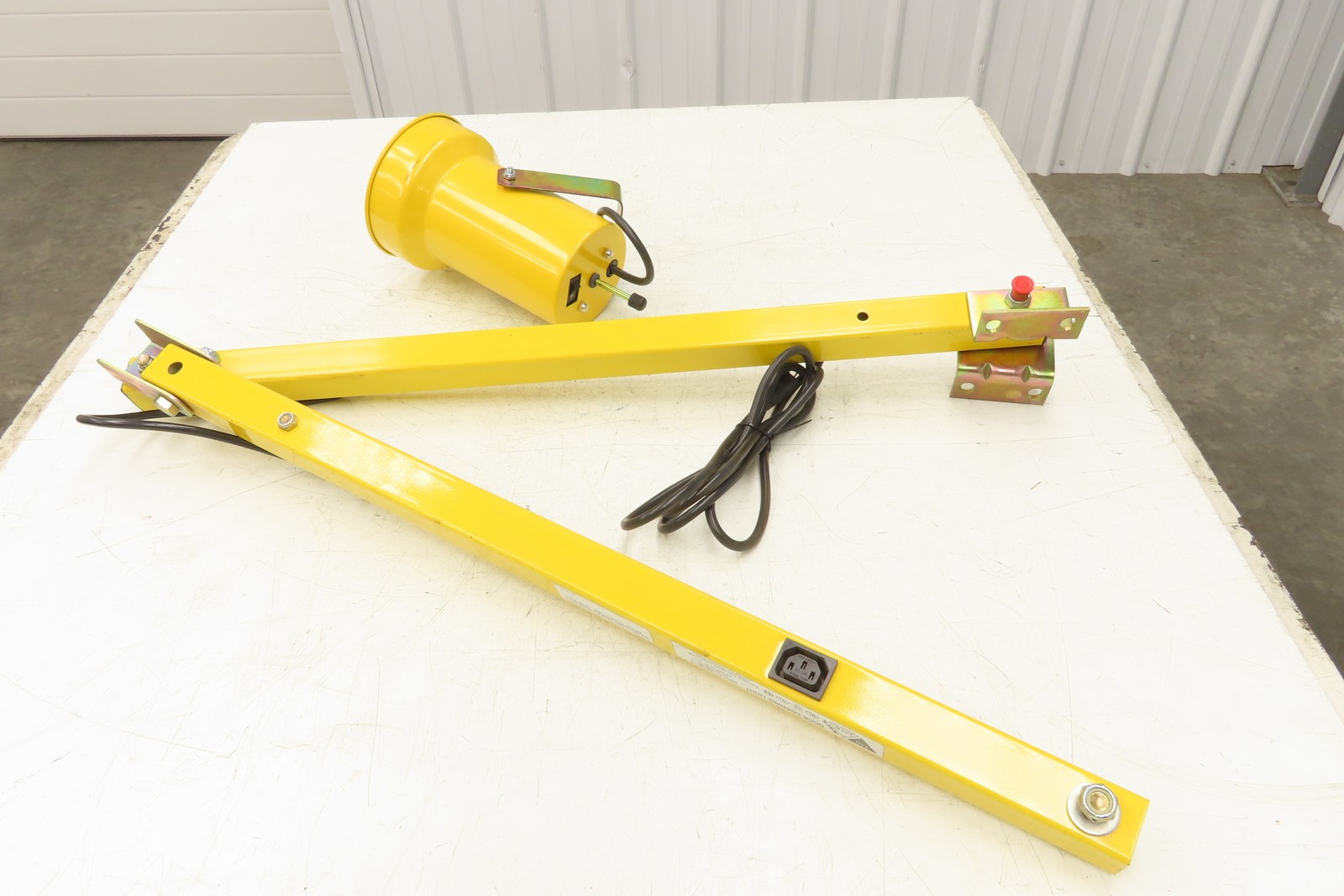 Mars SDL-60 Tri-Lite Dock Loading Light 60″ Reach Single arm