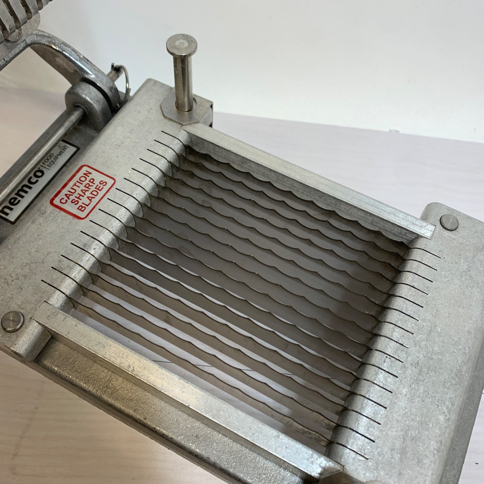 Nemco 55975-2SC Easy Chicken Slicer 1/4 Cut (Scalloped) w 55939-2 Push Plate