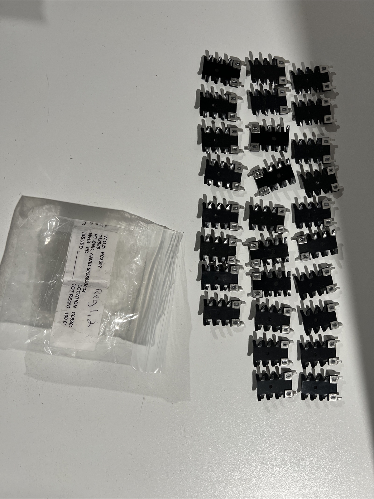 28pcs 592502B03400G Heat Sink TO-220 Aluminum 1.0W @ 30°C Board Level, Vertical