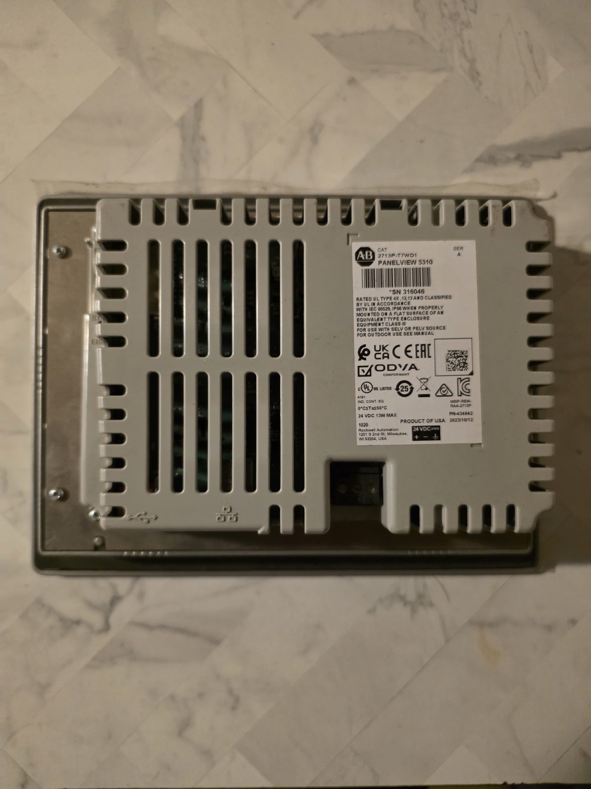 Allen-Bradley PanelView 5310 2713P-T7WD1 HMI Touchscreen New Open Box 7”