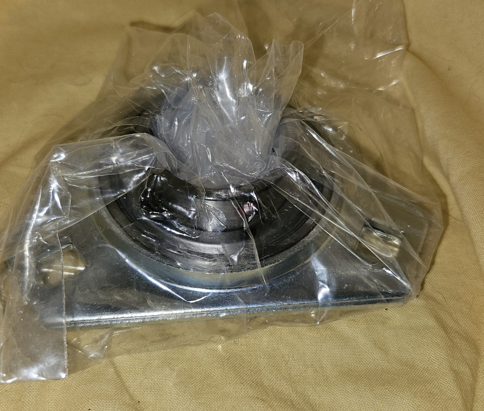 1 1/4″ 3 Bolt Tringular Flange, Zinc Plated, Press Steel, Flush IR, …