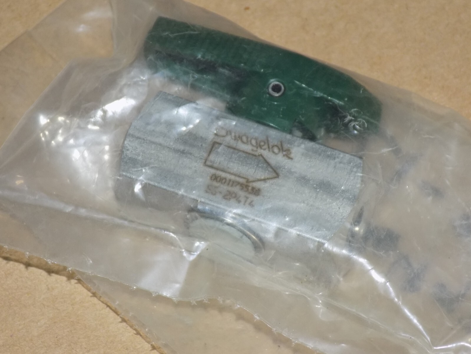 SWAGELOK SS-2P4T4 Instrument Valve 1/8″ NPT