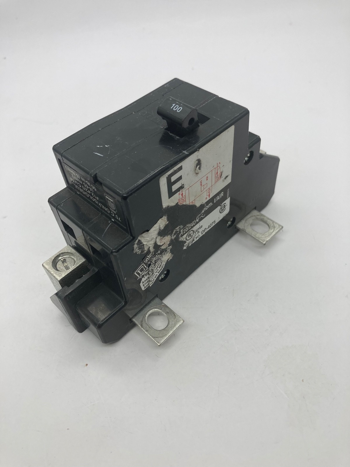 Square D QOM100VH8106 22kA 2Pole 100A 120/240V QOM1 Bolt On Main Circuit Breaker