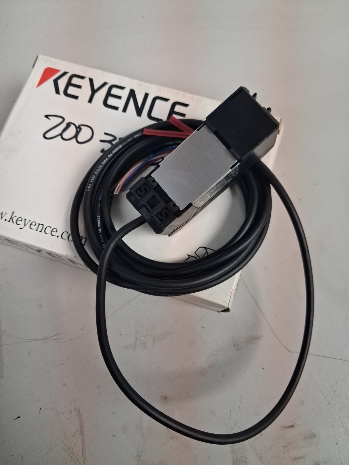 (BRAND NEW IN BOX) Keyence GV-21P Laser Sensor GV21P