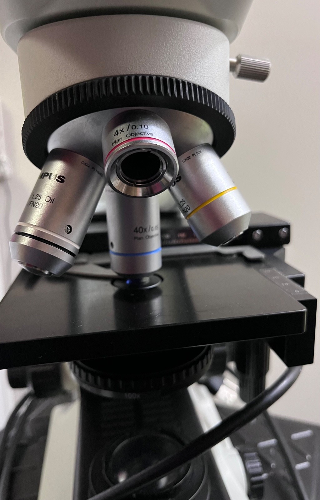Olympus CX22RFS1 Laboratory Microscope With 4x, 10x, 40x, 100x Objectives