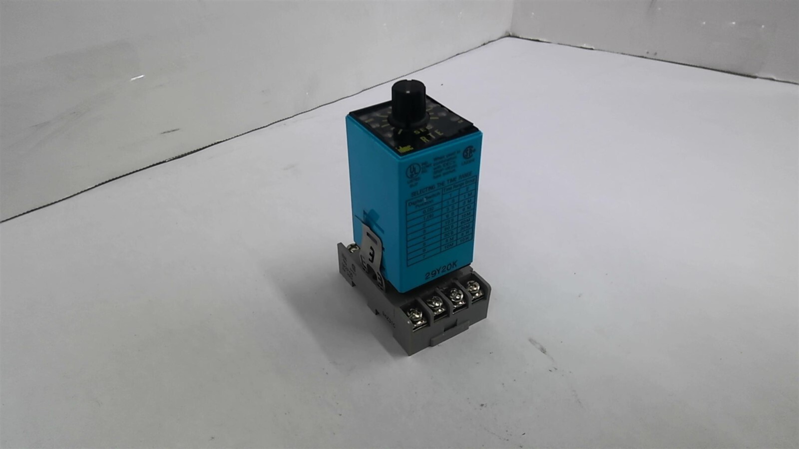 IDEC RTE-P11 Electronic Timer 120 Vac 10 Amp with Socket