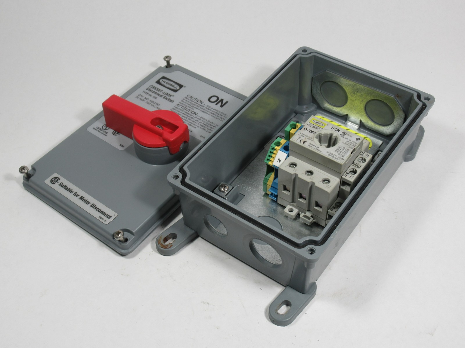 Hubbell HBLDS3AC Circuit-Lock Disconnect Switch 30A 600VAC C/W Auxiliary USED