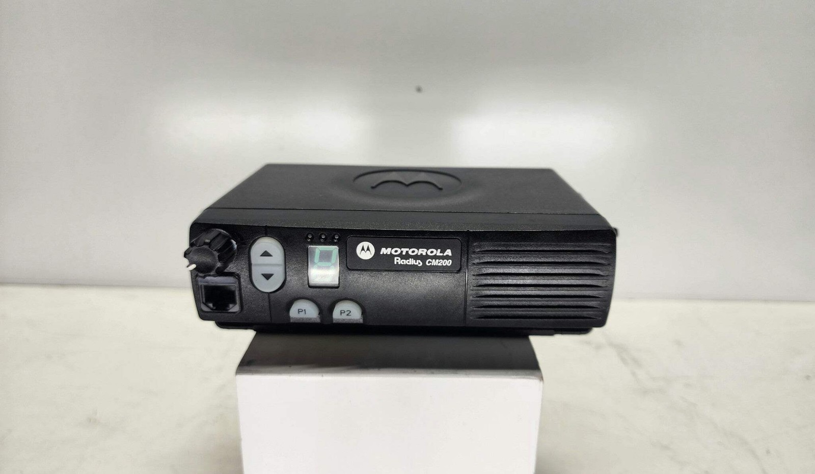 Motorola CM200 VHF (146 – 174) MHz 4 ch 25 Watts (AAM50KNC9AA1AN)