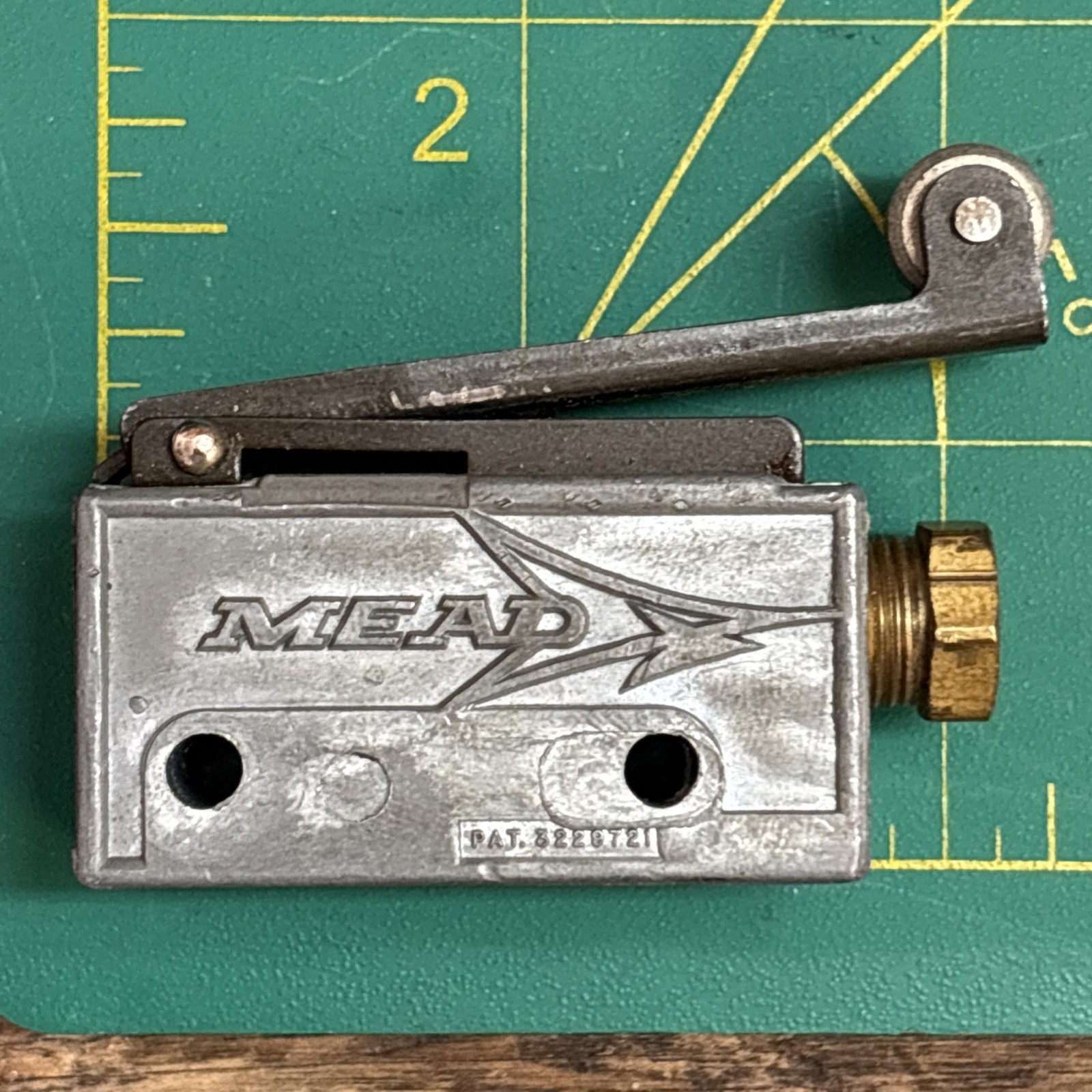 Mead MV-75 Micro-Line 3-Way Roller Lever Pneumatic Valve Body Only