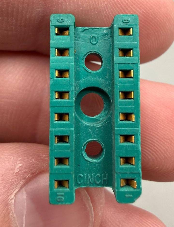 Lot 8 Vintage Cinch 16-Pin DIP IC Sockets Gold Contacts Through Hole NOS