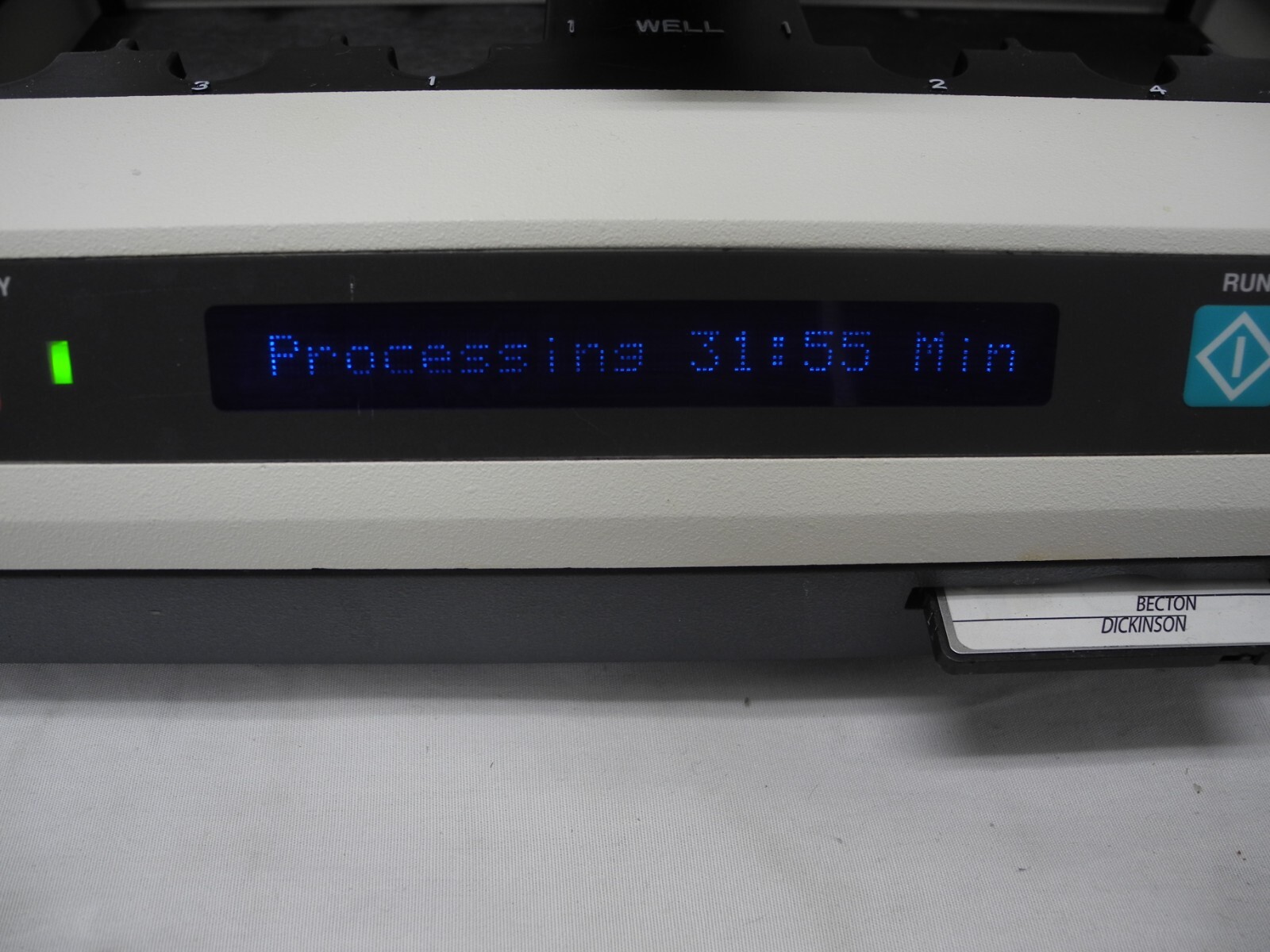 BECTON DICKINSON VPIII BD MICROPROBE PROCESSOR MODEL 250100 W/ BD LYSIS BLOCK