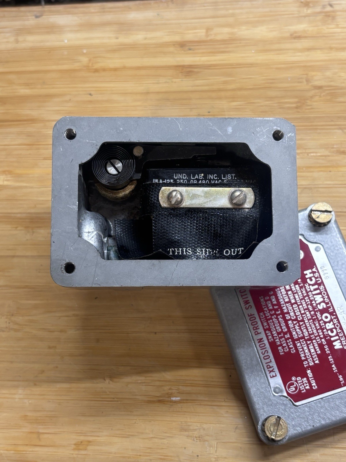 Honeywell Micro Switch EX-AR Explosion Proof Limit Switch Roller Lever w/ Papers