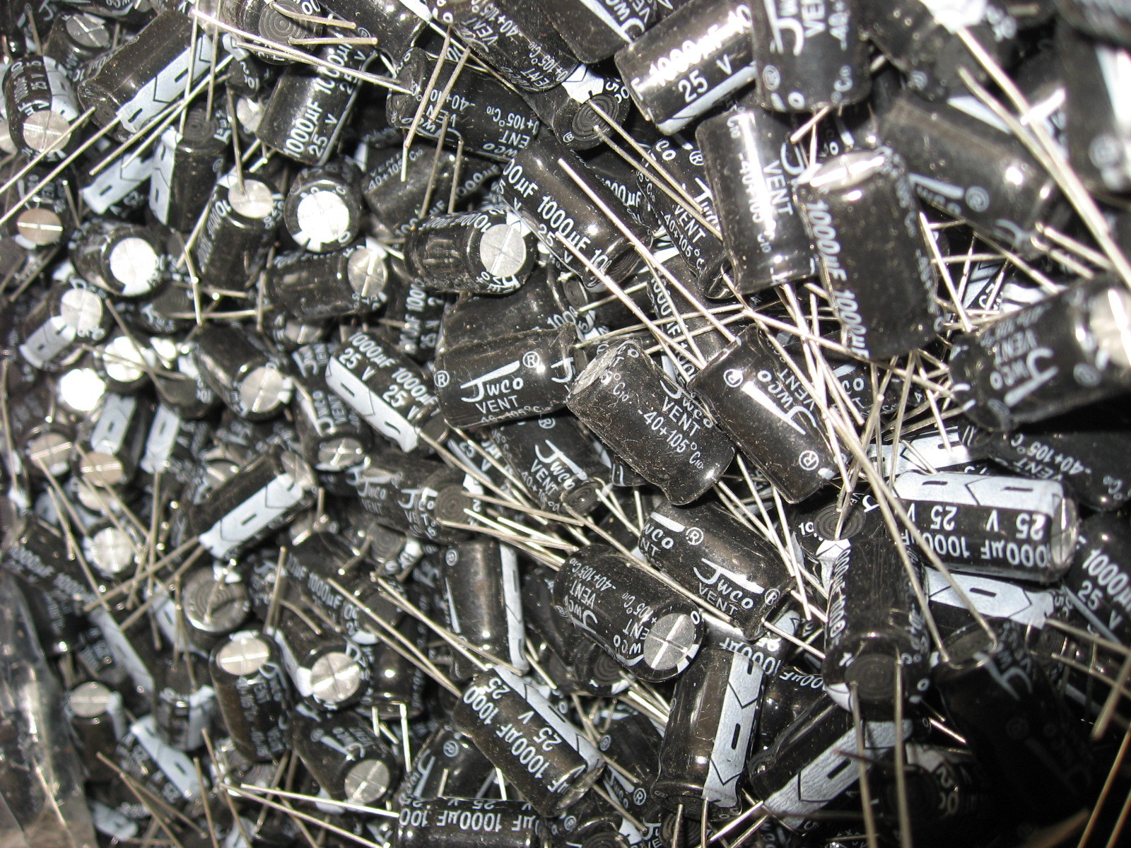 1000uF 25V (100x) Electrolytic Capacitors 25V 1000uF Volume 10x20mm