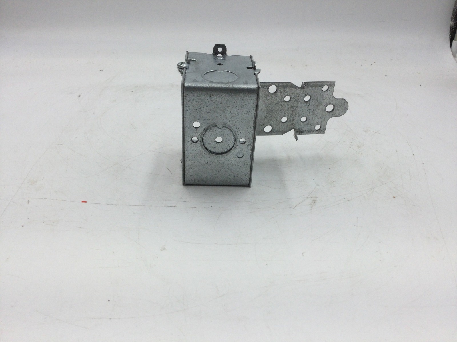 Eaton/Crouse-Hinds TP220/665066 2-1/2″ Deep Switch Box