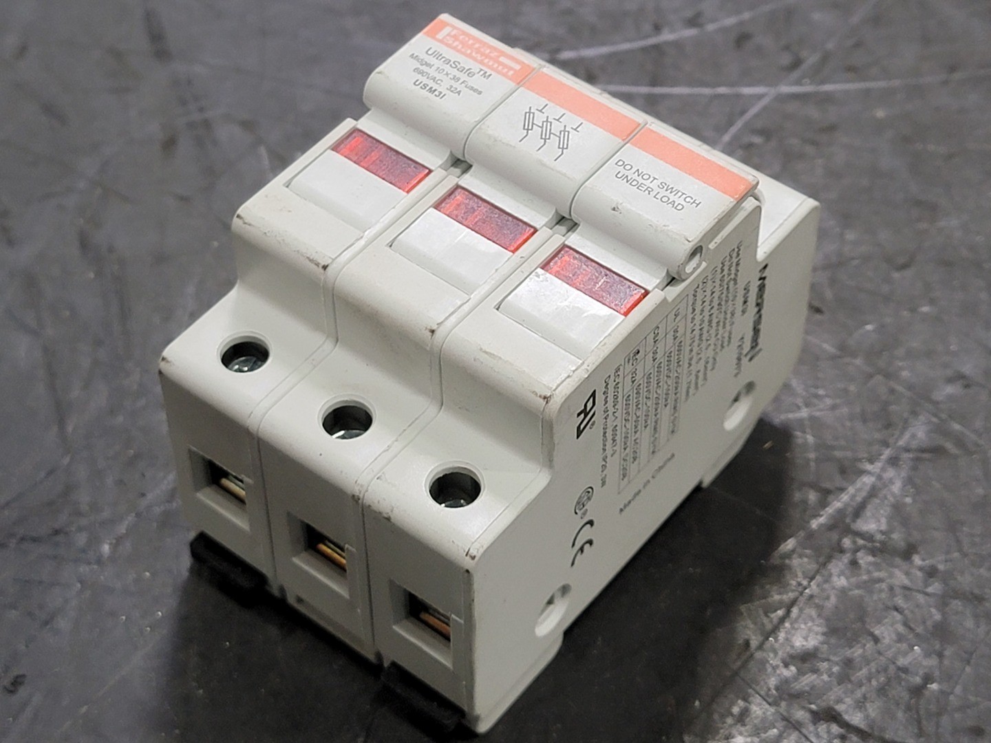 SURPLUS NEW FERRAZ SHAWMUT Y219073 32 Amp 3 Pole Fuse Holder