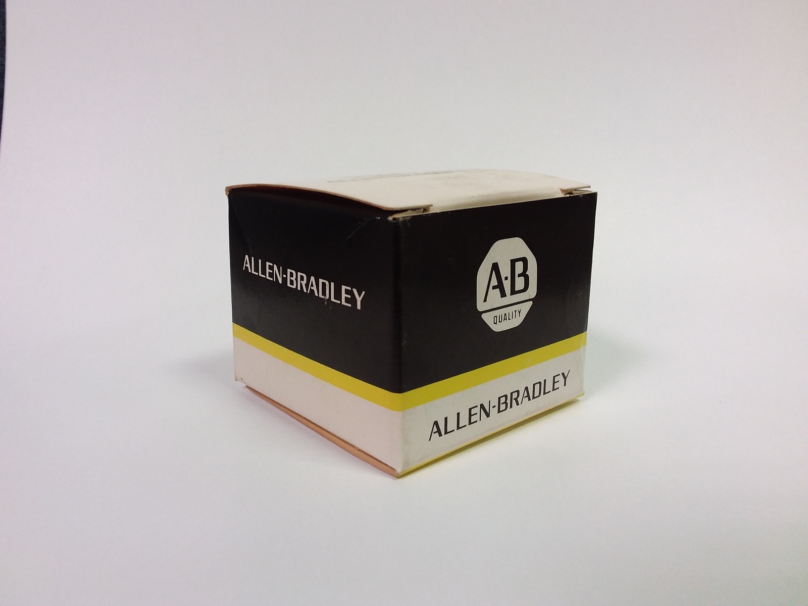ALLEN BRADLEY 800T-XA1 SER. D Contact Block ***NEW***