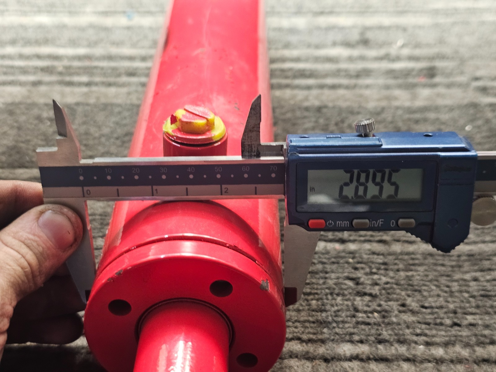 Hydraulic Welded Cylinder 2.89″ OD x 22″ Retracted Length x 1.26″ Rod