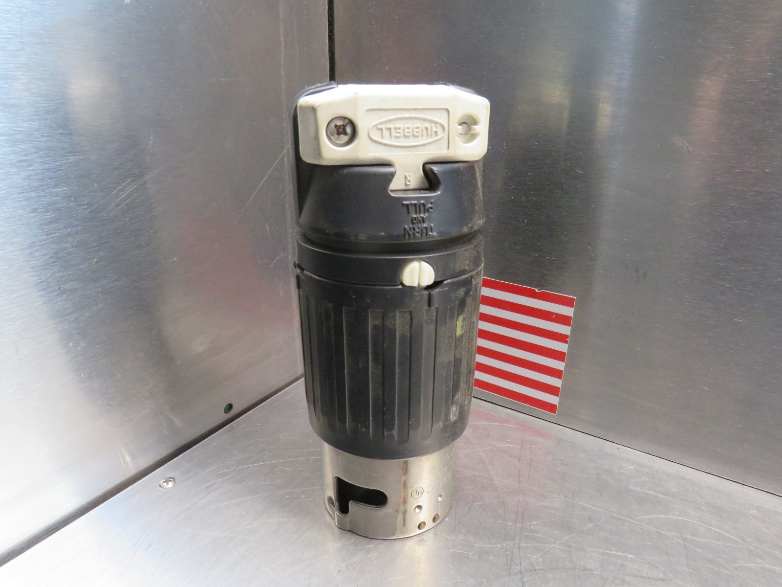 Hubbell CS-8165C Plug 3P-4W 480v