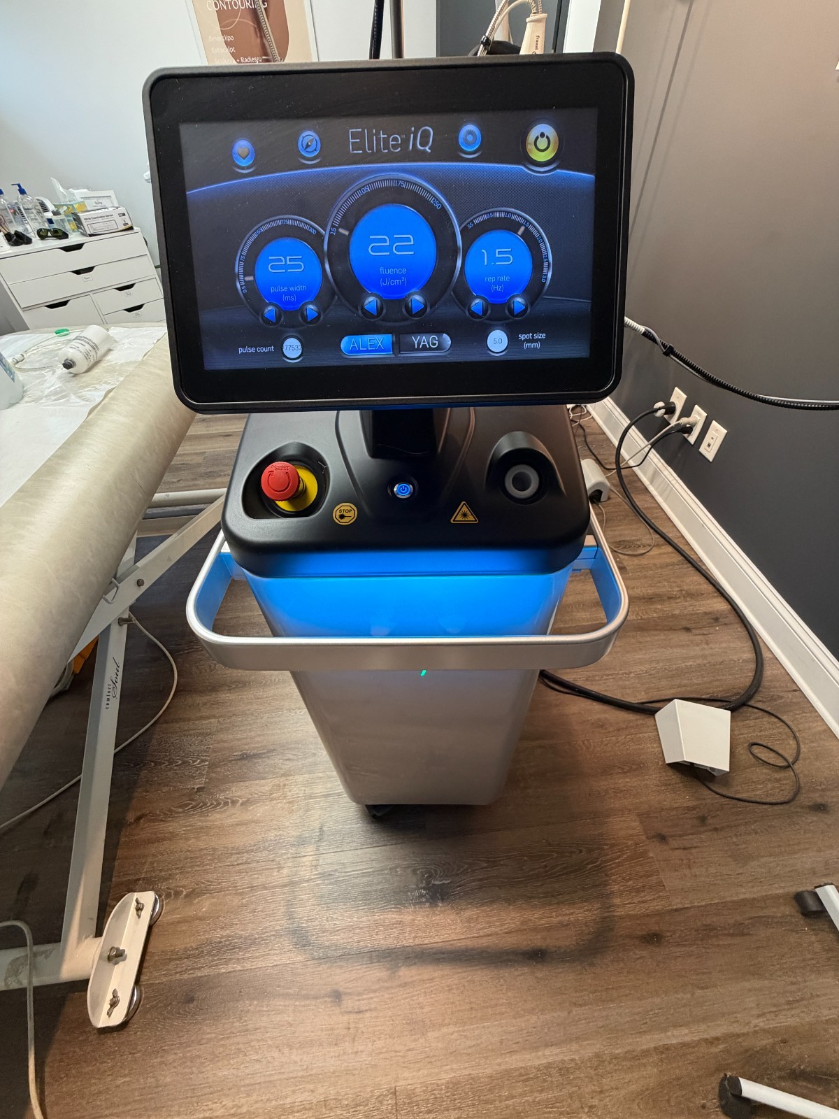 2021 Cynosure Elite iQ Alex/YAG Laser System Low Pulse Counts w/ Zimmer