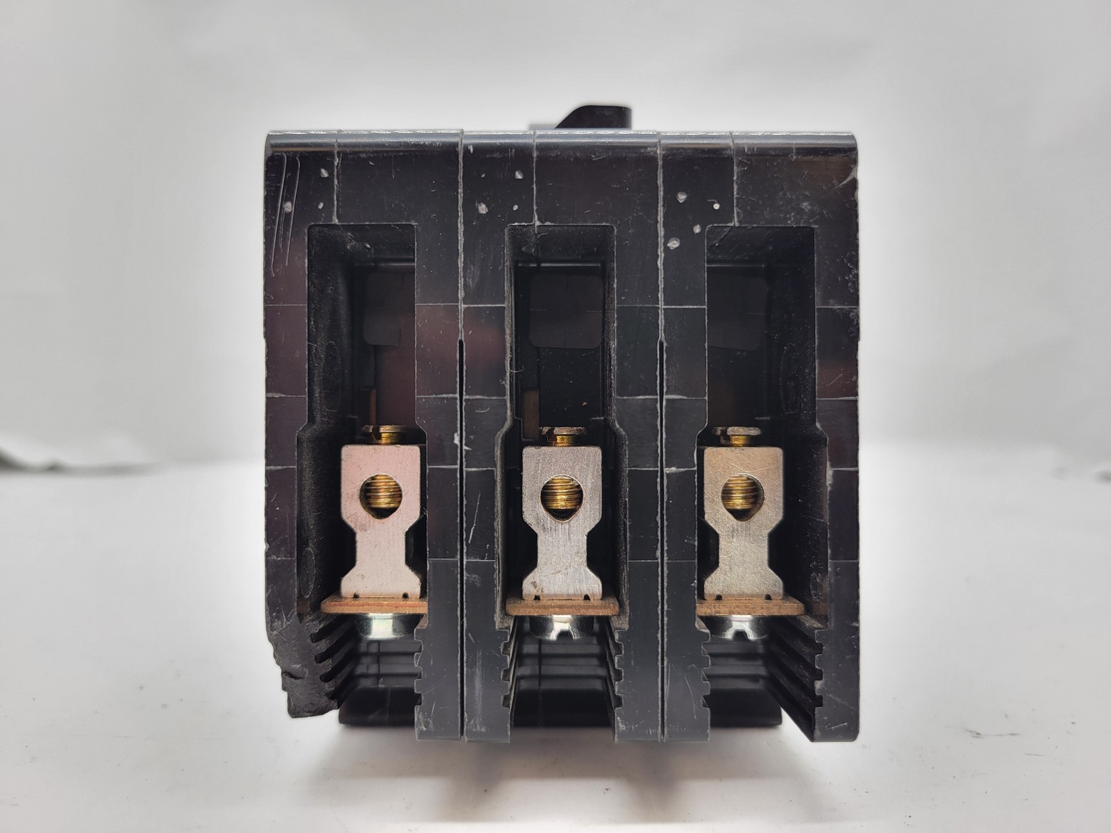 Square D EDB34035 Bolt On Circuit Breaker 35 Amp 480 Volt 3 Pole w/ lockout